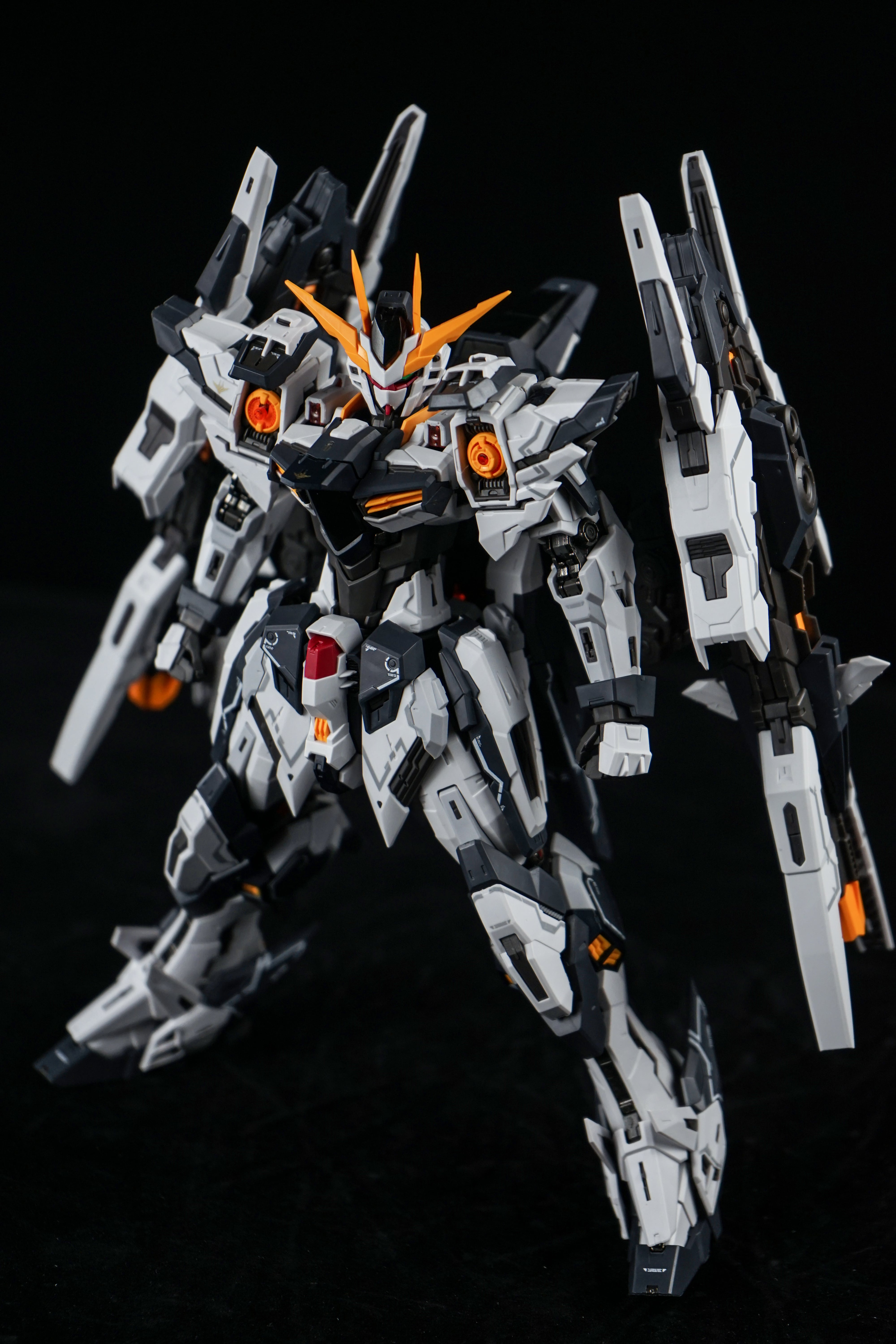 Star Eternal 1/100 Scale Model Kit